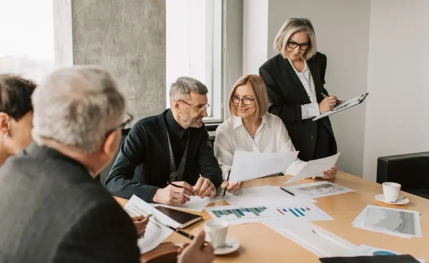 Hybrid Leadership - Make Your Team Thrive, Not Just Survive
